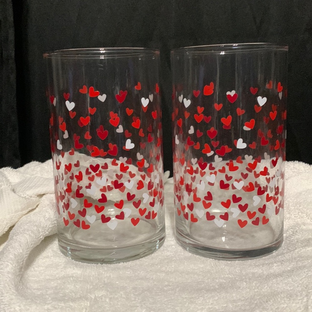 💕 TWO VASES WITH RED & WHITE HEARTS 💕